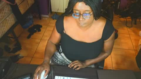 Snapshot of naomifux chatting on 04.26.26 Naomi online show from 04.26.26