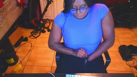 Snapshot of naomifux chatting on 05.05.26 Naomi online show from 05.05.26