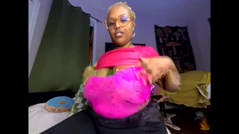 Snapshot of naomigiirl6 chatting on 01.18.25 Naomigiirl6 online show from 01.18.25