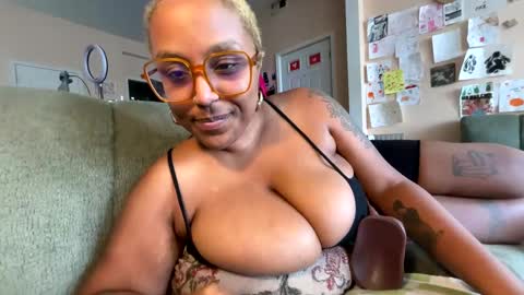Snapshot of naomigiirl6 chatting on 02.07.25 Naomigiirl6 online show from 02.07.25