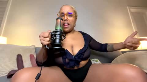 Snapshot of naomigiirl6 chatting on 02.13.25 Naomigiirl6 online show from 02.13.25