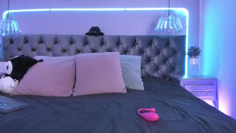 Snapshot of naomii_soto chatting on 12.11.24 Naomi online show from 12.11.24