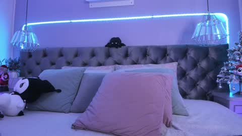 Snapshot of naomii_soto chatting on 12.24.24 Naomi online show from 12.24.24