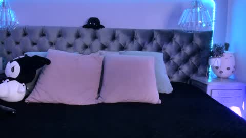 Snapshot of naomii_soto chatting on 02.13.25 Naomi online show from 02.13.25