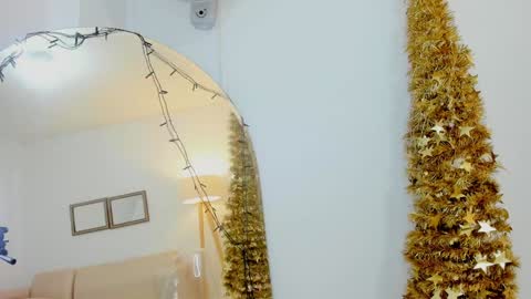 naomiiii   online show from 12.21.24