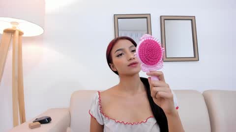 naomiiii   online show from 01.18.25