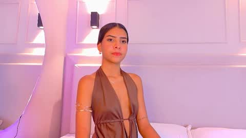 Snapshot of naomiklarc chatting on 11.13.25 Naomi Klarc online show from 11.13.25