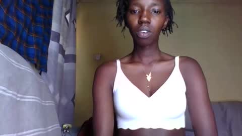 Snapshot of naomilittle31025 chatting on 10.07.25 naomilittle31025 online show from 10.07.25