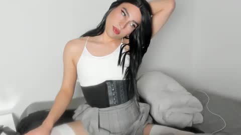 Snapshot of naomimoore chatting on 10.09.25 Naomi Moore online show from 10.09.25