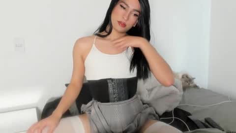 Snapshot of naomimoore chatting on 10.19.25 Naomi Moore online show from 10.19.25