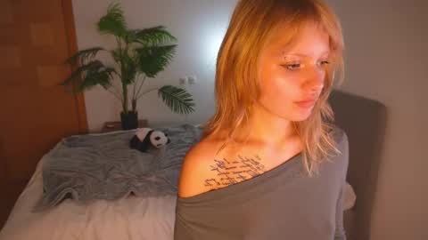 Snapshot of naomirosy chatting on 02.12.26 naomirosy online show from 02.12.26