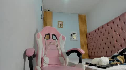 naomis_35 online show from 10.20.25