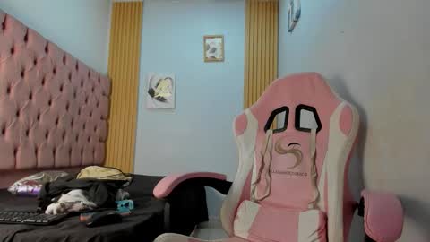 naomis_35 online show from 11.26.25