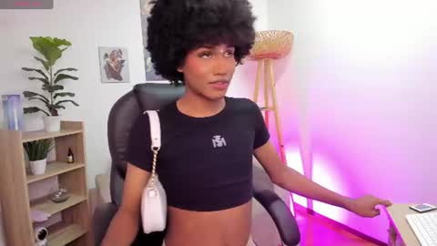 N A O M I  online show from 06.17.26