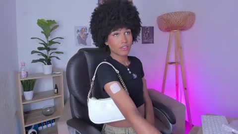 N A O M I  online show from 06.23.26