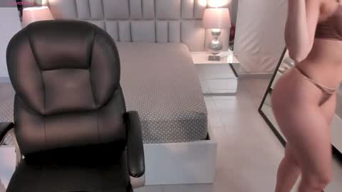 Naomi online show from 10.05.25