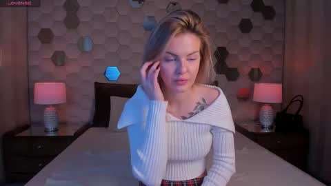 Naomi online show from 10.04.25