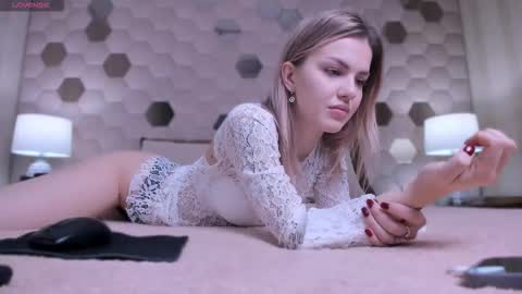 Naomi online show from 11.08.25