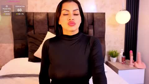 Naomy Smith online show from 01.06.26