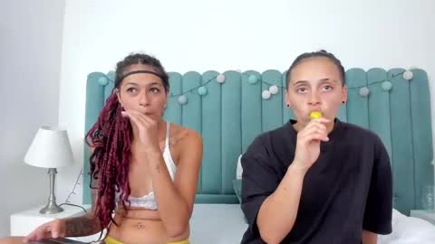 Snapshot of naomyanddany chatting on 01.25.25 NaomyAndDany online show from 01.25.25