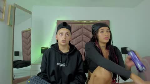 Snapshot of naomyanddany chatting on 03.06.25 NaomyAndDany online show from 03.06.25