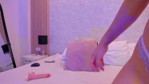 NAOMY  online show from 11.12.25