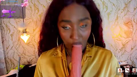 Snapshot of naomyy_cooper chatting on 02.02.26 Naomy online show from 02.02.26