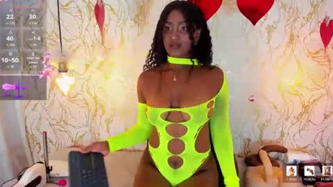 Snapshot of naomyy_cooper chatting on 06.11.26 Naomy online show from 06.11.26