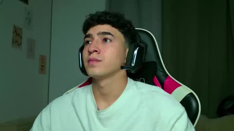 Snapshot of naranjo_seb chatting on 10.01.25 sebastian online show from 10.01.25