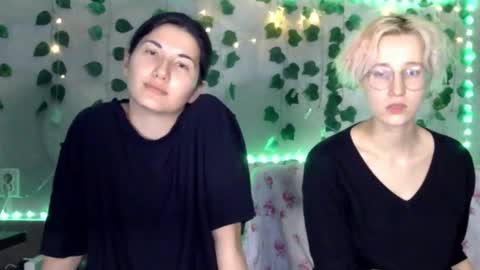 Sleepinthegardn online show from 09.21.25