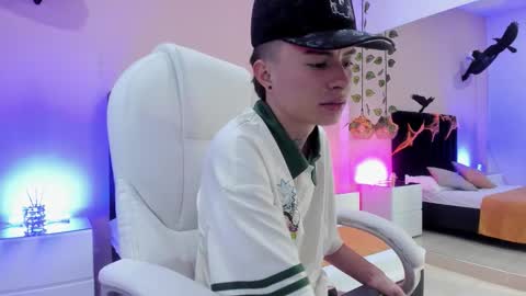 Nascary Fox online show from 10.11.25