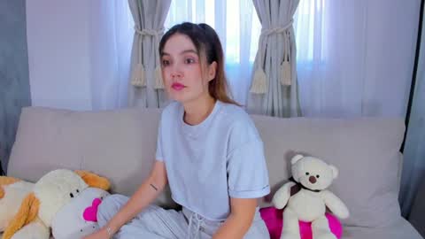 Snapshot of nashlyfontanna chatting on 06.22.26 Nashly Fontana online show from 06.22.26