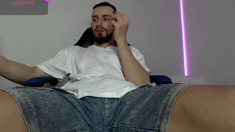 Snapshot of nassh_18 chatting on 01.26.25 nassh_18 online show from 01.26.25