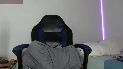 Snapshot of nassh_18 chatting on 02.20.25 nassh_18 online show from 02.20.25