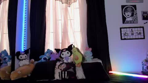 Nat. independent model online show from 06.18.26