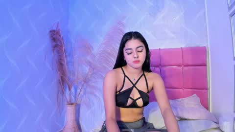 Snapshot of natalia_aguirre chatting on 02.18.25 Naty online show from 02.18.25