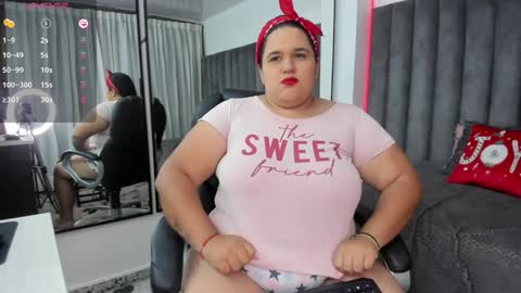 Snapshot of natalia_curvy1 chatting on 12.13.24 Nathalia online show from 12.13.24