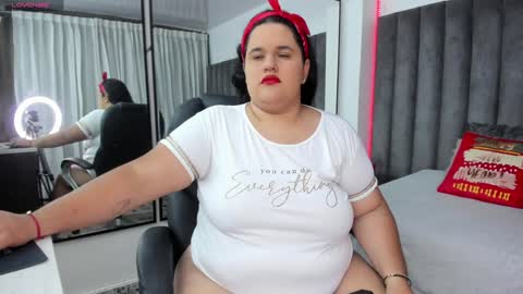 Snapshot of natalia_curvy1 chatting on 12.17.24 Nathalia online show from 12.17.24