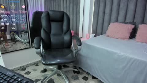 Snapshot of natalia_curvy1 chatting on 01.23.25 Nathalia online show from 01.23.25