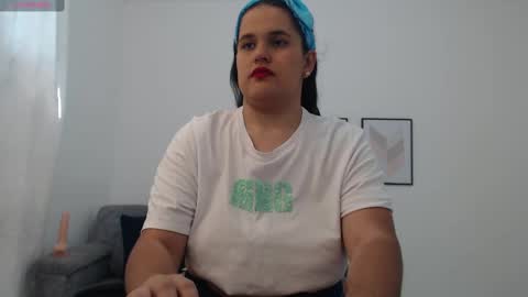 Snapshot of natalia_curvy1 chatting on 09.19.25 Nathalia online show from 09.19.25