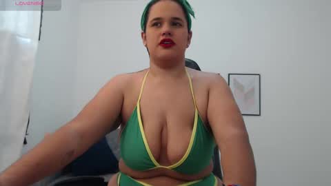 Snapshot of natalia_curvy1 chatting on 09.26.25 Nathalia online show from 09.26.25