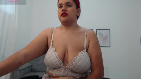 Snapshot of natalia_curvy1 chatting on 10.01.25 Nathalia online show from 10.01.25