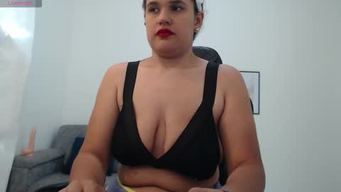 Snapshot of natalia_curvy1 chatting on 11.05.25 Nathalia online show from 11.05.25