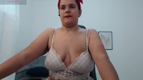 Snapshot of natalia_curvy1 chatting on 11.12.25 Nathalia online show from 11.12.25