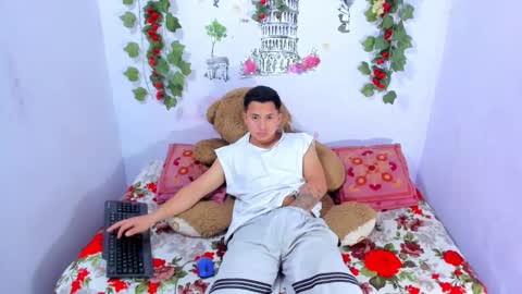 nataliaandjulliam online show from 11.16.25