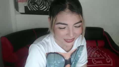 Snapshot of nataliaqueenve chatting on 12.20.24 Natalia online show from 12.20.24