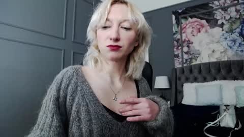 Snapshot of natalie_bitton chatting on 12.02.24 Natalie online show from 12.02.24