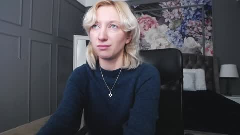 Snapshot of natalie_bitton chatting on 12.08.24 Natalie online show from 12.08.24