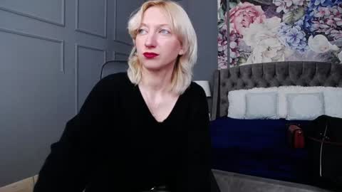 Snapshot of natalie_bitton chatting on 12.13.24 Natalie online show from 12.13.24