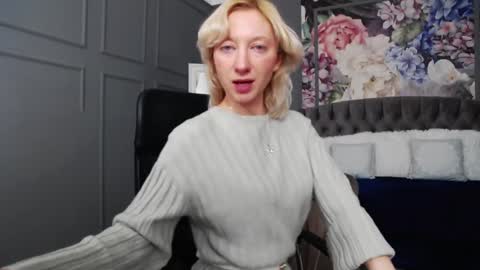 Snapshot of natalie_bitton chatting on 12.14.24 Natalie online show from 12.14.24